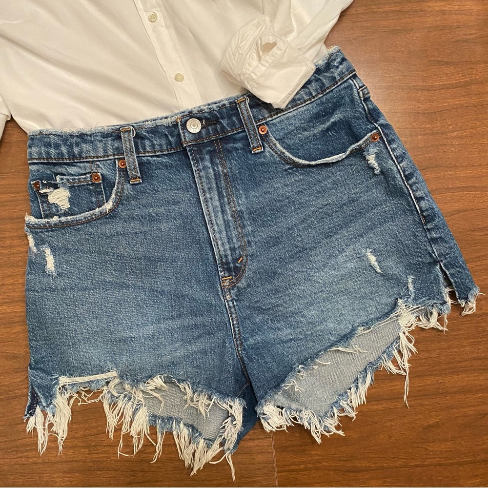 Abercrombie & Fitch High Rise Mom Short Curve Love